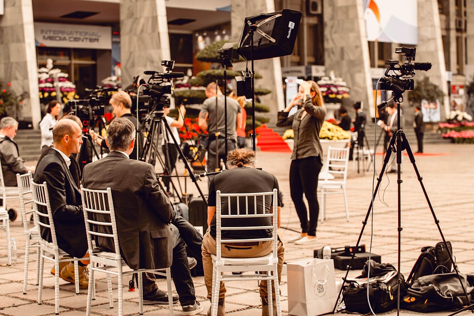 Essential Interview Guides for Aspiring News Reporters: Tips and Techniques for Success