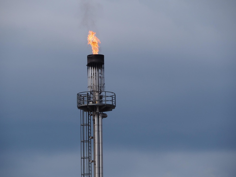 Crafting an Impressive Cover Letter for Oil and Gas Engineer Positions: Tips and Examples