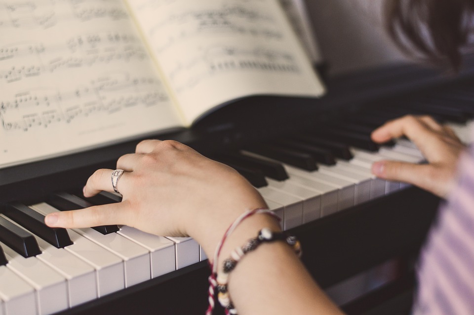 Crafting the Perfect Cover Letter for Musicians: Tips to Stand Out in the Industry