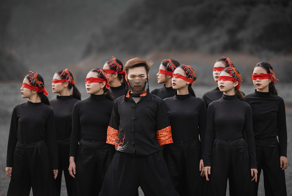 Navigating Your Career Path as Cabin Crew: Essential Roadmaps for Aspiring Flight Attendants