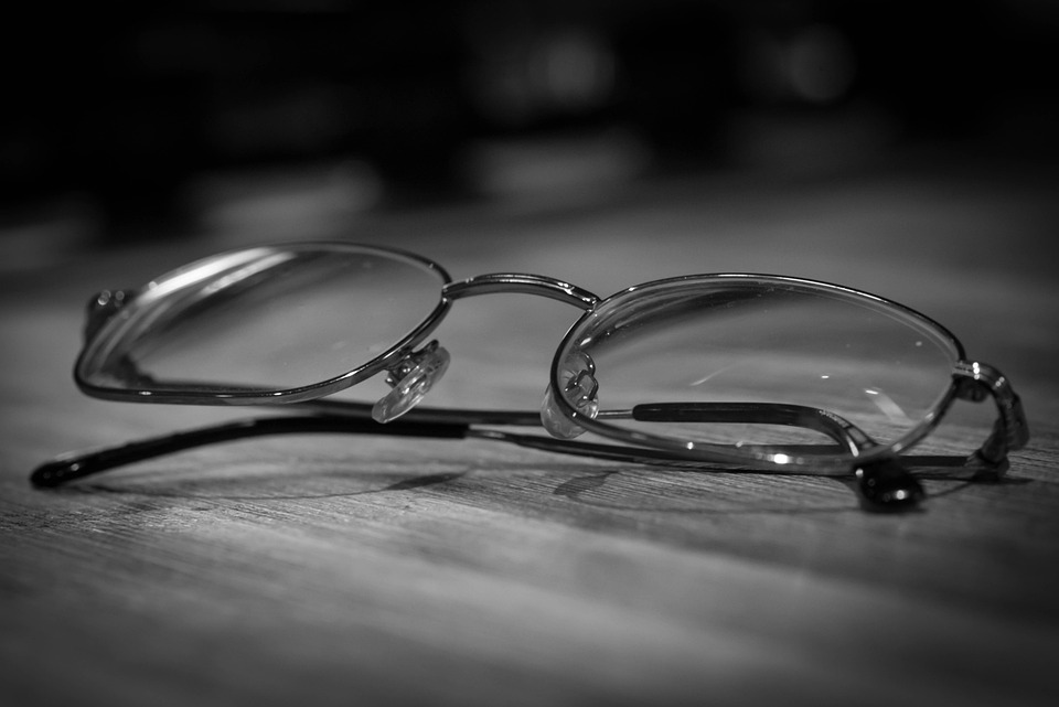 Crafting an Impressive Optometrist Cover Letter: Tips for Success in the UK Job Market