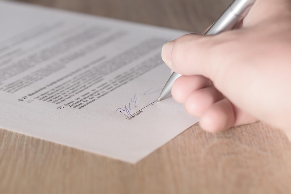 Essential Interview Guide for Contracts Managers: Tips and Best Practices