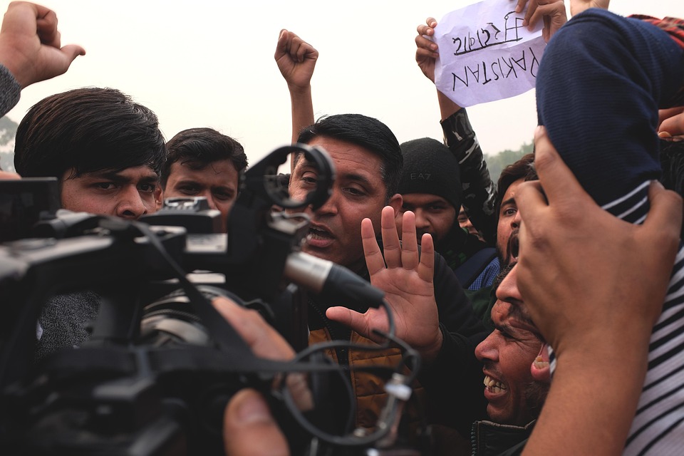 Navigating Your Career Path: A Comprehensive Guide to Becoming a Successful Reporter Journalist