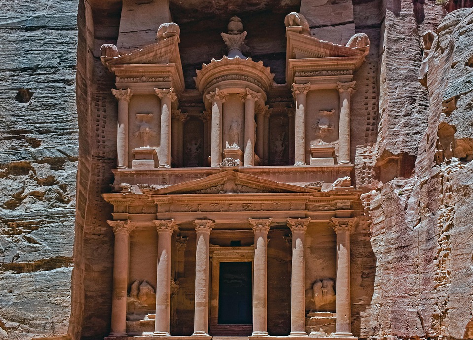 Navigating Your Career Path: A Comprehensive Guide to Becoming a Treasury Analyst in the UK