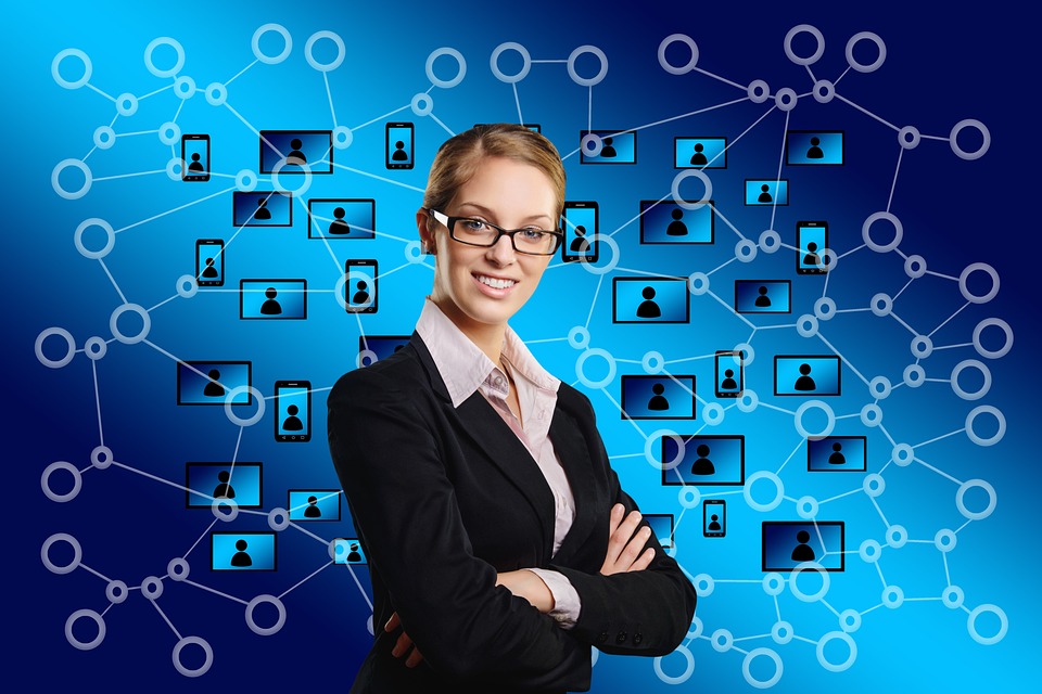 How to Craft an Impressive Cover Letter as a Social Media Content Creator: Tips and Examples