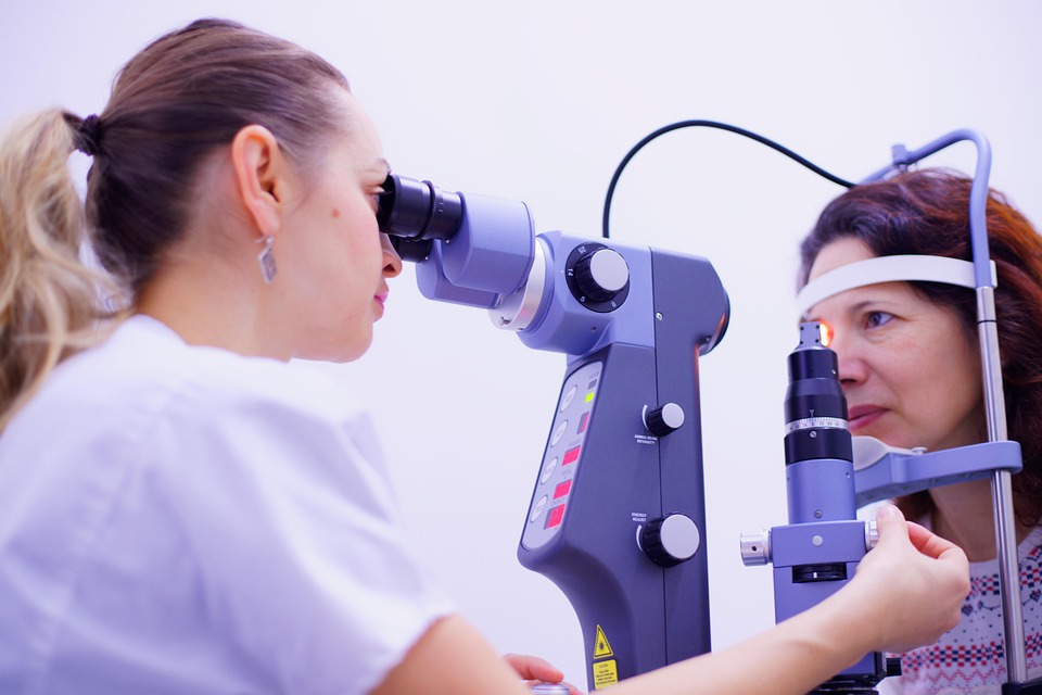 Navigating Your Career Roadmap as an Optometrist: Essential Steps for Success in the UK