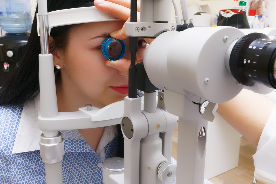Navigating Your Career Roadmap as an Optician: Essential Steps to Success in the UK