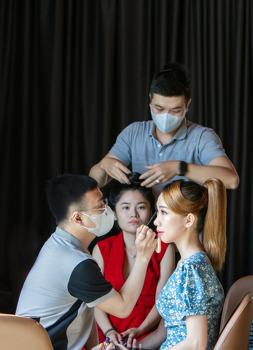 Ultimate Career Roadmap for Aspiring Make-up Artists: Your Guide to Success in the Beauty Industry