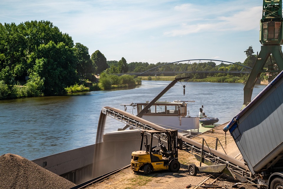 Navigating Your Career Path: A Comprehensive Guide to Becoming a Forklift Operator in the UK