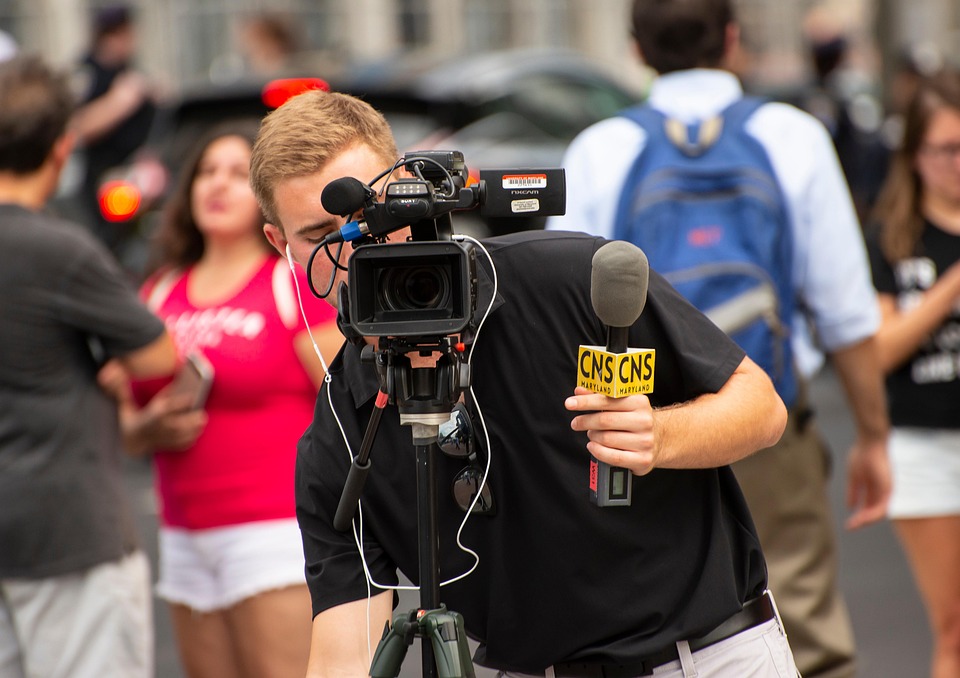 How to Craft an Impressive Cover Letter for Journalists: Tips and Examples
